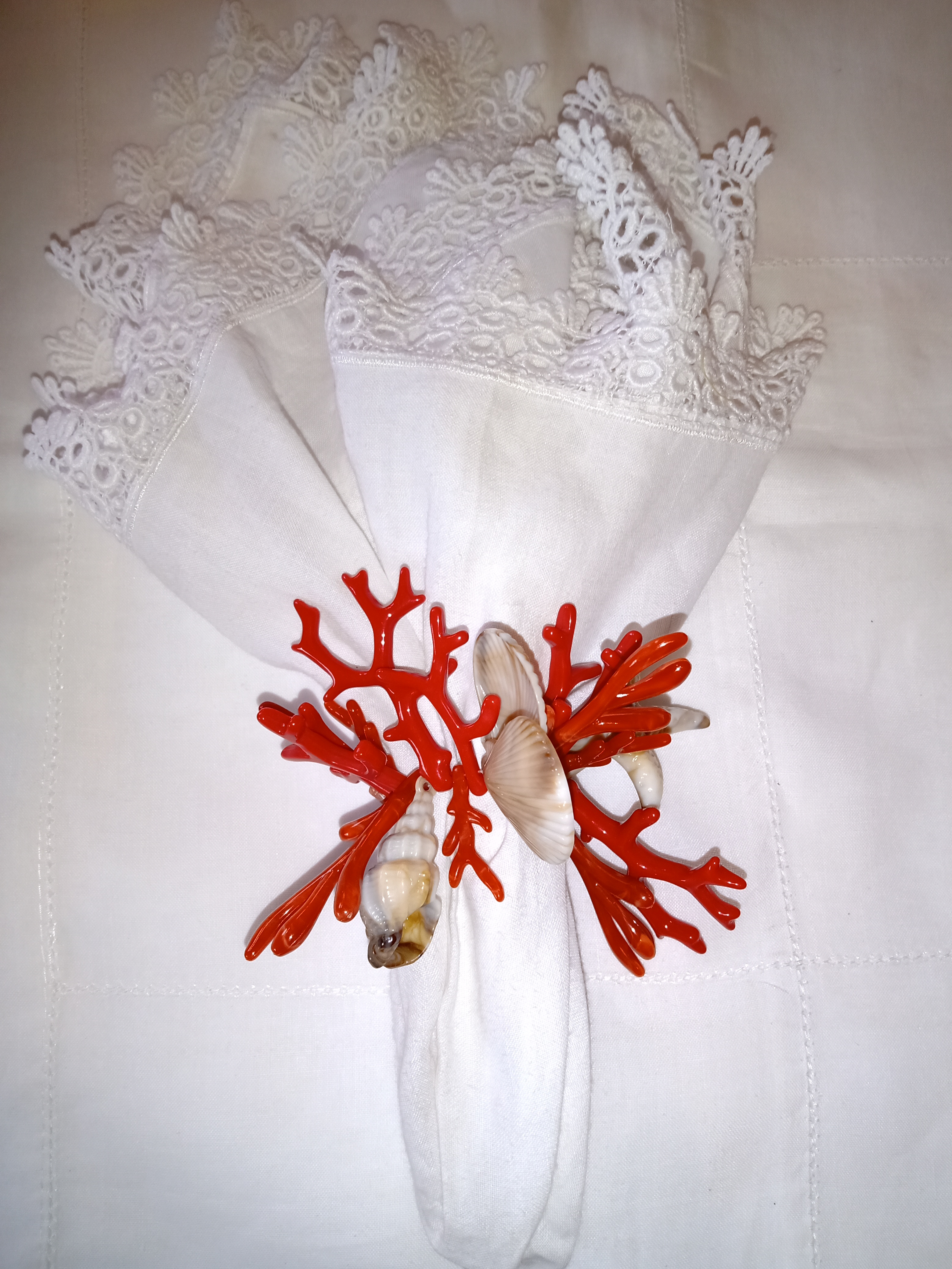 PORTA GUARDANAPO CORAIS VERMELHO E CONCHAS